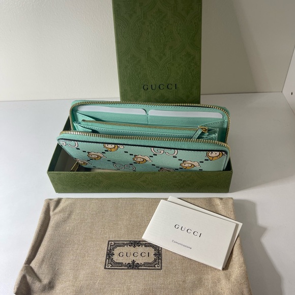 GUCCI ANIMAL PRINT ZIP-AROUND WALLET IN
BLUE BRAND NEW with Dustbag - Picture 3 of 5